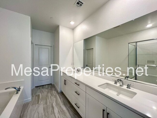 Building Photo - 16680 Yarrow Ln