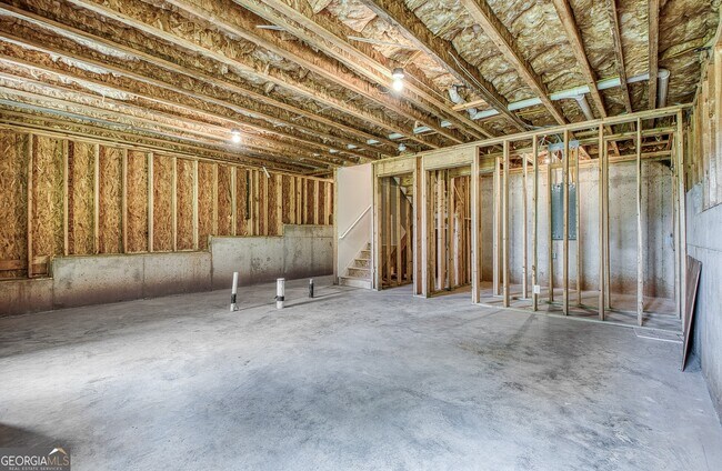 Building Photo - 122 Silver Birch Pass