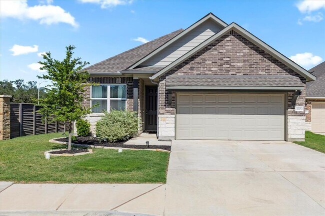 Primary Photo - 1001 Dog Iron St