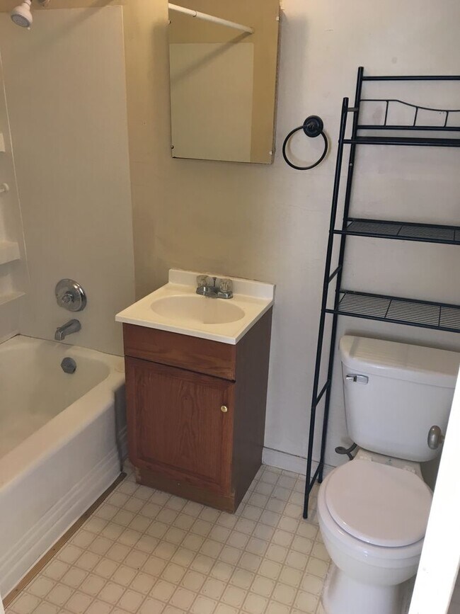 Building Photo - 419 SW 3rd St