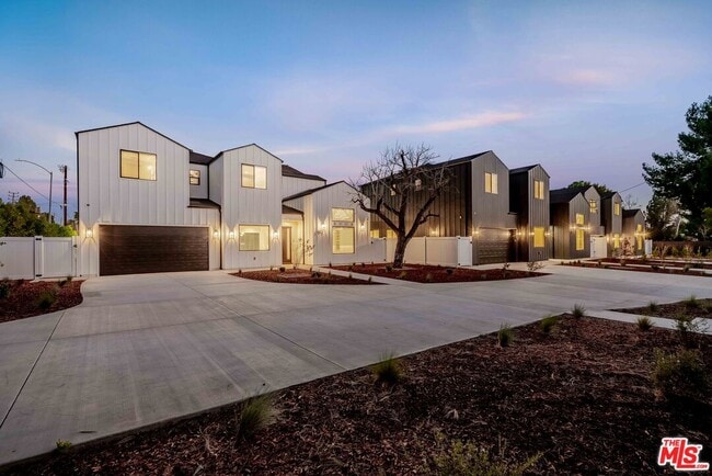 Building Photo - 8670 Encino Ave