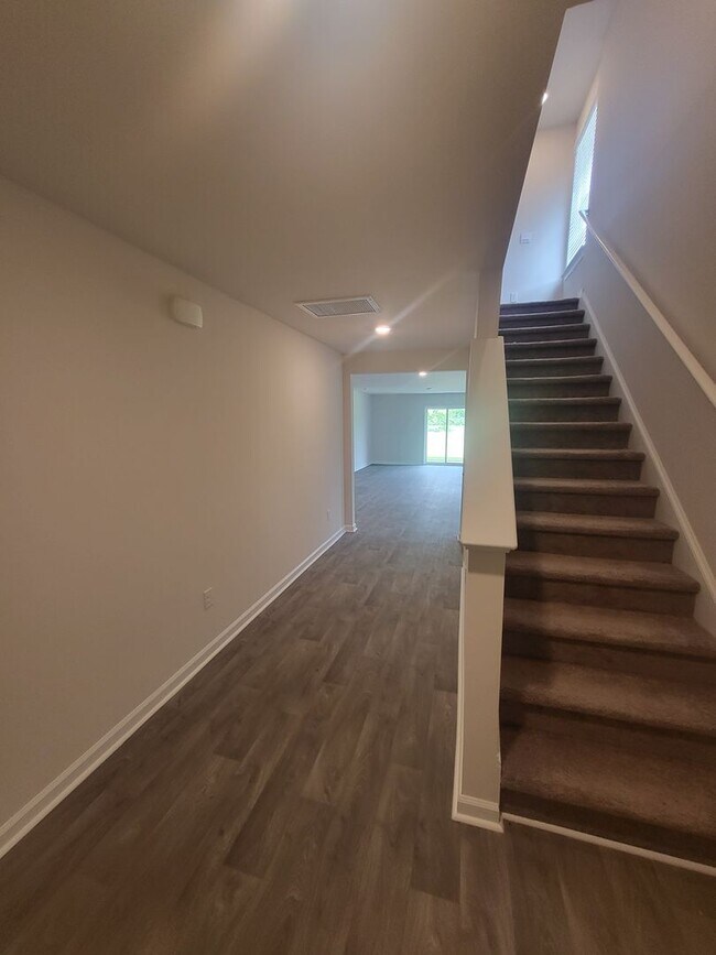 Building Photo - 5 bedroom/3 bath home in Aynor - 1/2 Off R...