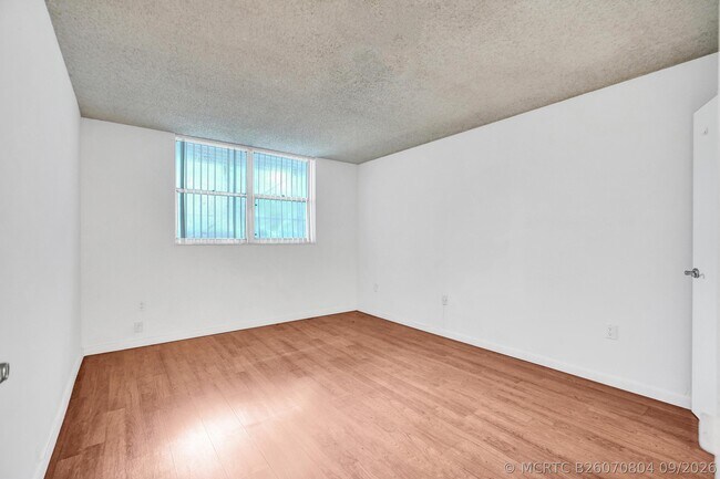 Building Photo - 1805 Sans Souci Blvd