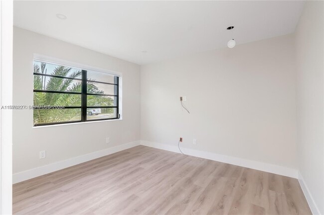 Building Photo - 8421 SW 27th Terrace