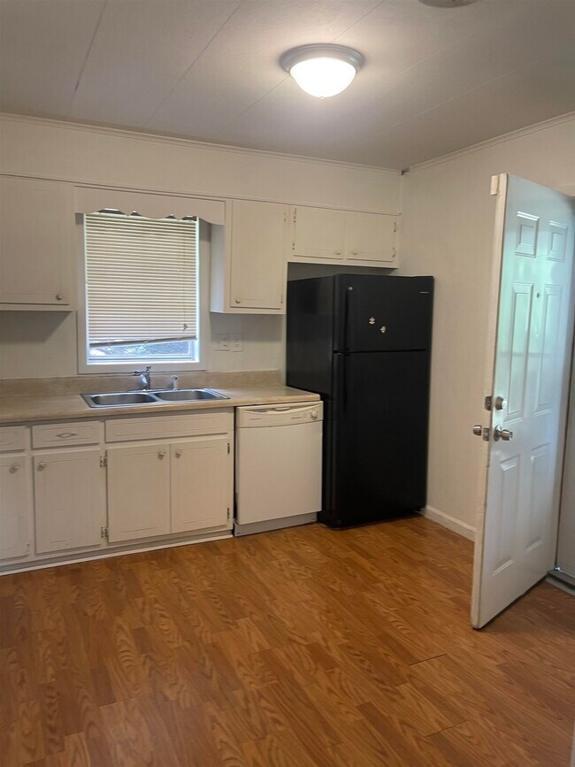 Building Photo - 44 Armstead Dr