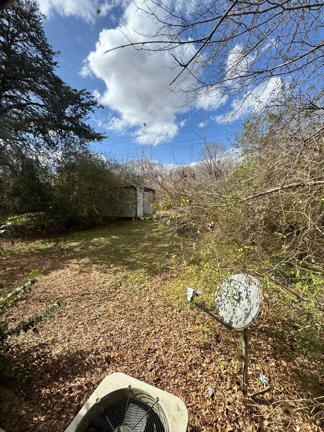 Building Photo - 2/1 House in Shelby, NC - Deep Clean, Clea...