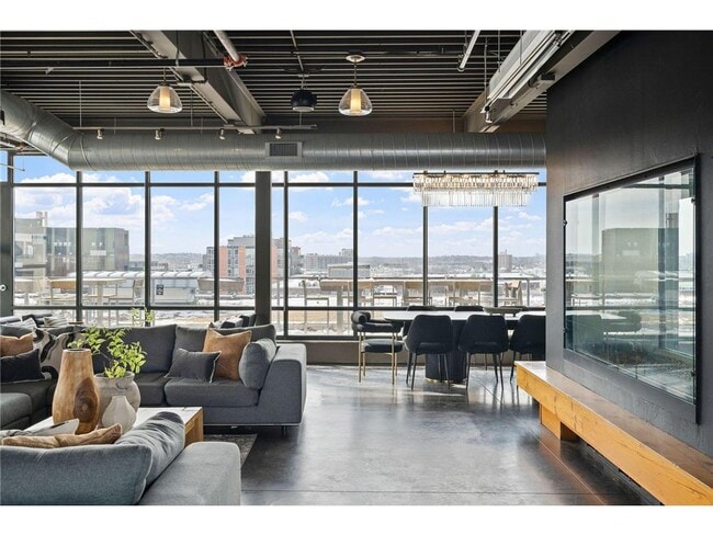 Building Photo - 730 N Washington Ave