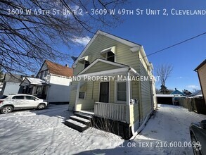 Building Photo - Updated West Side Cleveland Duplex