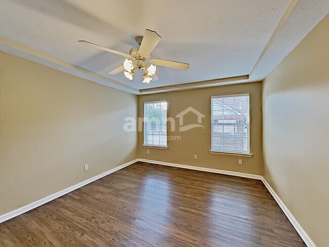 Building Photo - 2822 Meadow Gln
