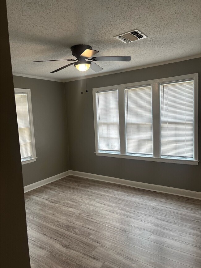 Building Photo - 1495 Marianna St