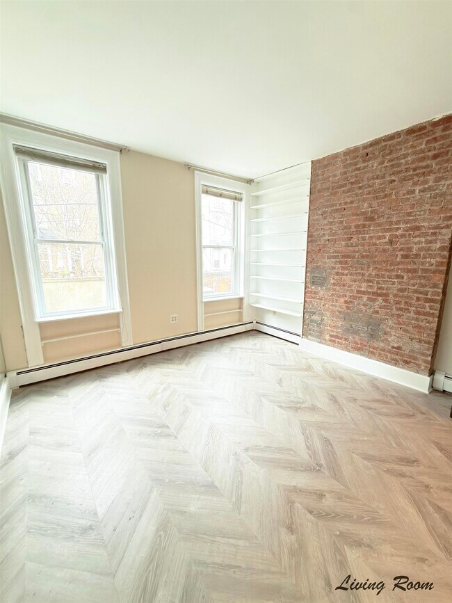 Building Photo - 622 Park Ave