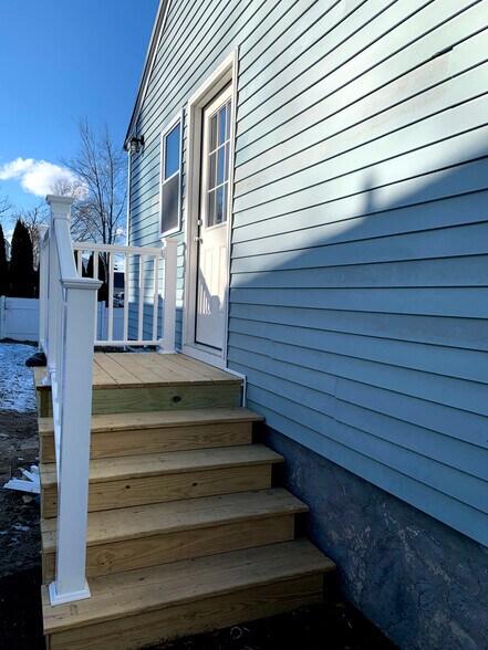 Building Photo - 44 Fairview St