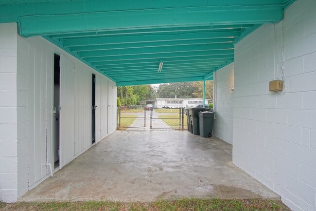 Building Photo - Well-Maintained 3BR/2BA Home with Fenced Y...