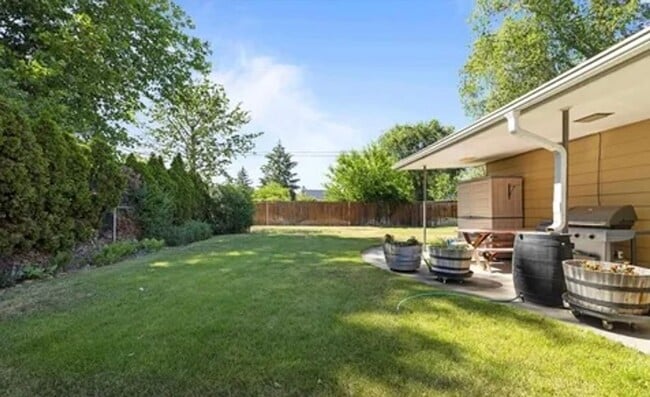 Building Photo - Spacious 4-Bedroom Home with Solar Panels in Richland