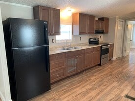 Building Photo - 154 NW Alpata Ct