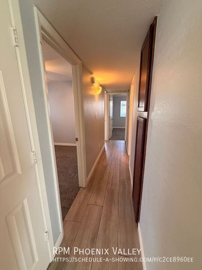 Building Photo - 3402 N 32nd St