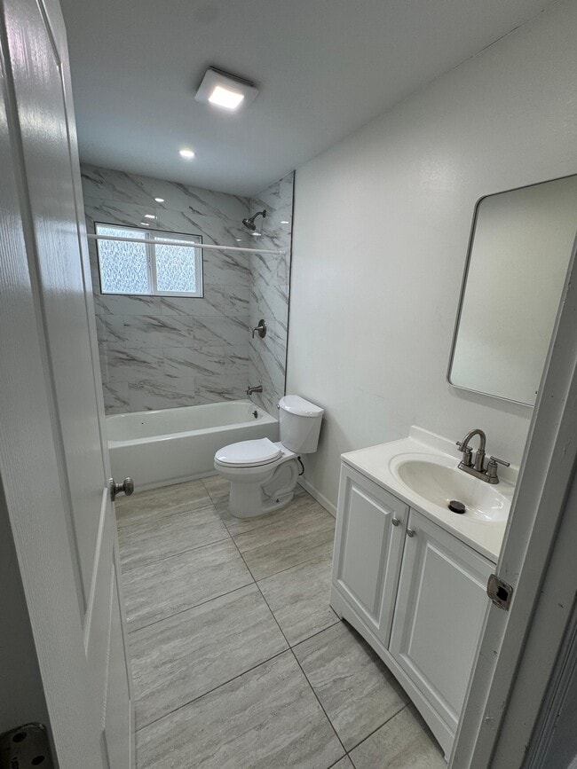 Building Photo - 5901 Roosevelt St