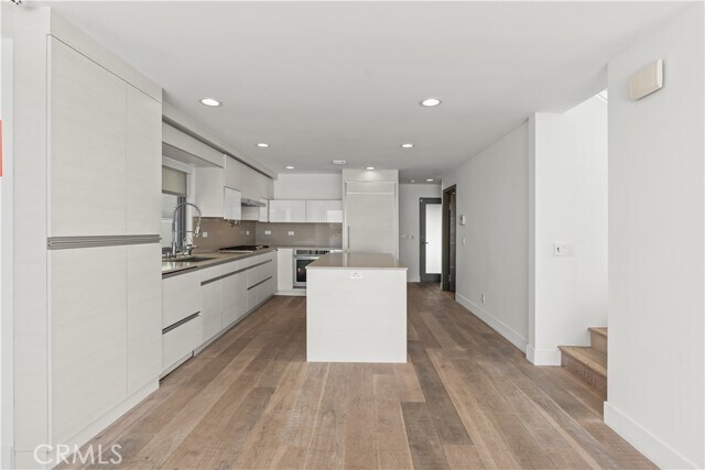 Building Photo - 816 W Oceanfront