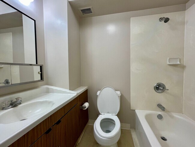 Building Photo - Fairway Villa: Studio with 1 Parking