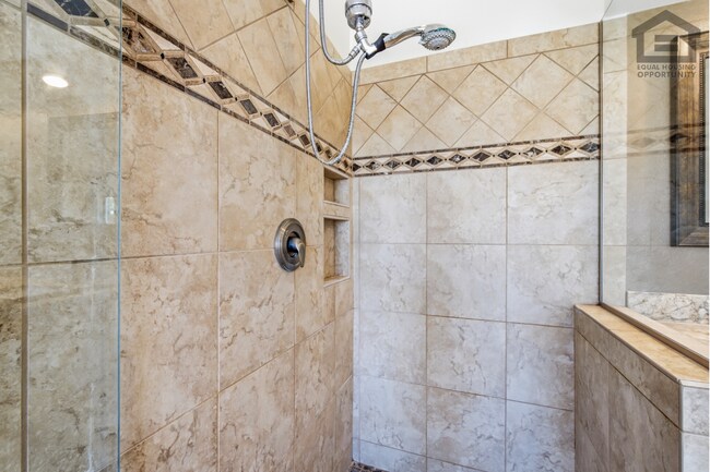 Building Photo - 5Bed/3Bath House at 67th Ave/Deer Valley Rd! Ready for Immediate Move-In! -- GOLF COURSE VIEWS! R...