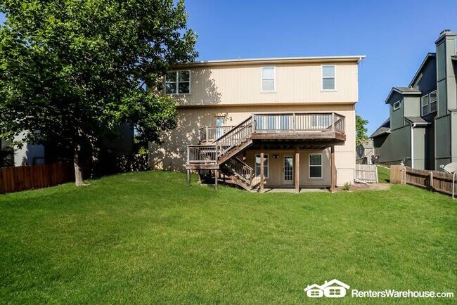 Building Photo - 4 Bed 3.5 Bath In Shawnee! Available NOW!!