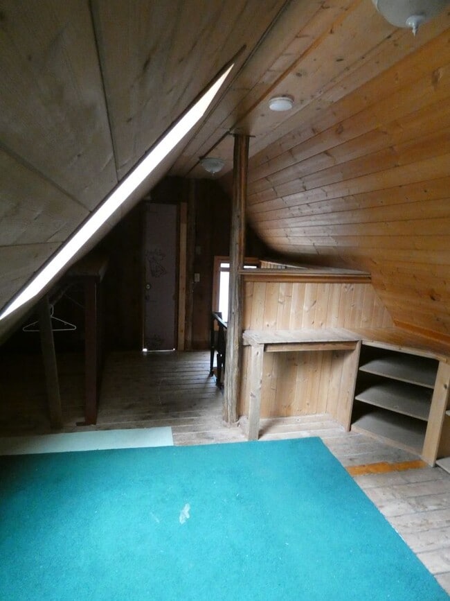 Building Photo - **Charming Cabin**