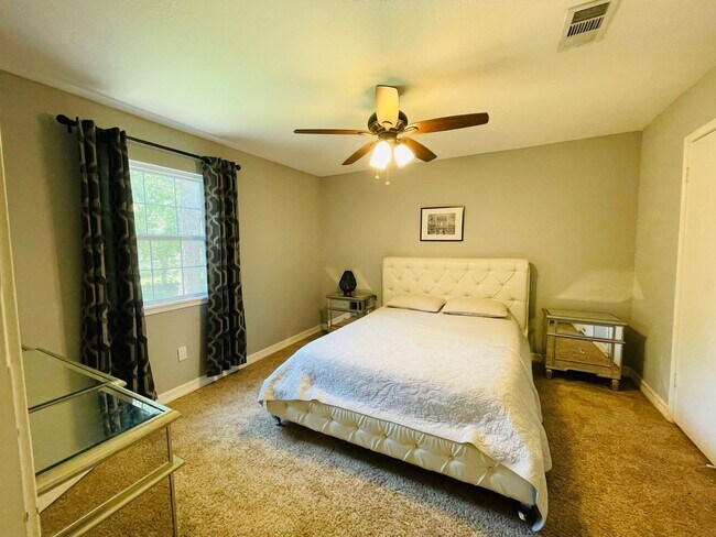 Building Photo - 18014 Vintage Wood Ln