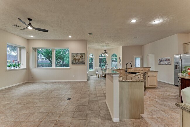 Building Photo - 6615 Haughton Dr