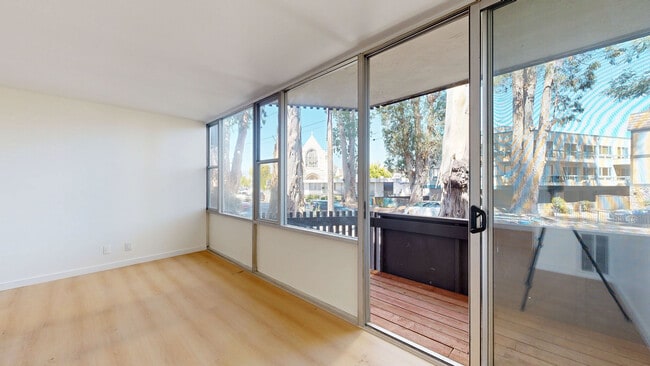 Building Photo - 1507 Carol-105A