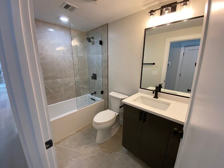 Building Photo - 301 Somerville Ave