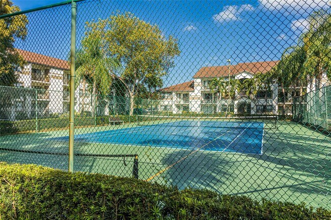 Building Photo - 650 S Park Rd