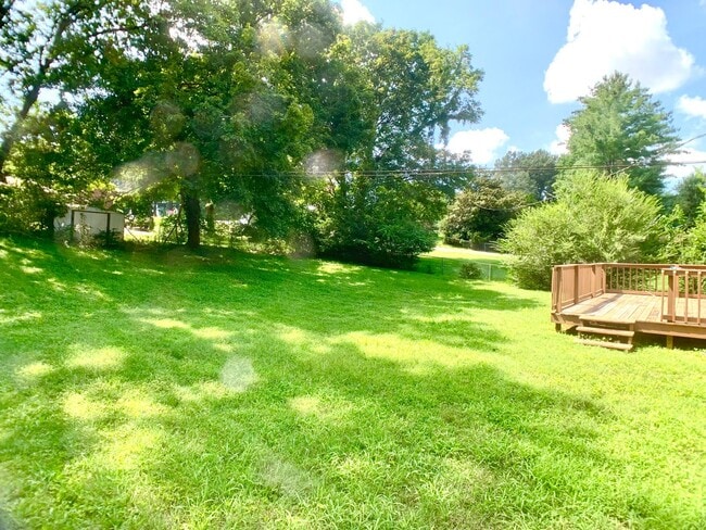 Building Photo - 339 Lake Ct Dr
