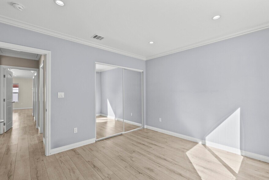 Building Photo - 6717 Cedros Ave