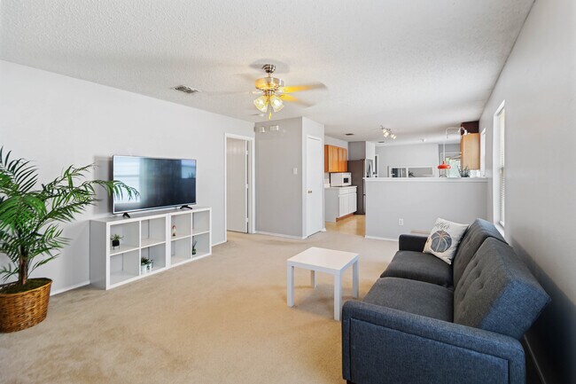 Building Photo - 6717 Waterhill Ln