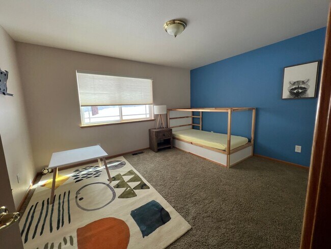 Building Photo - Beautiful Angora Ridge Views - Lovely Spacious Home