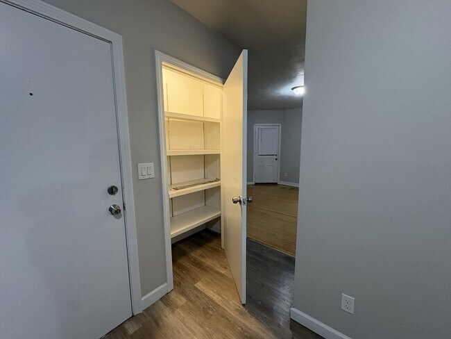 Building Photo - 171 Pleasant St