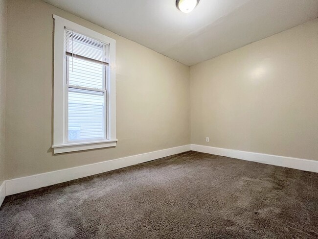 Building Photo - 501 Plymouth Ave