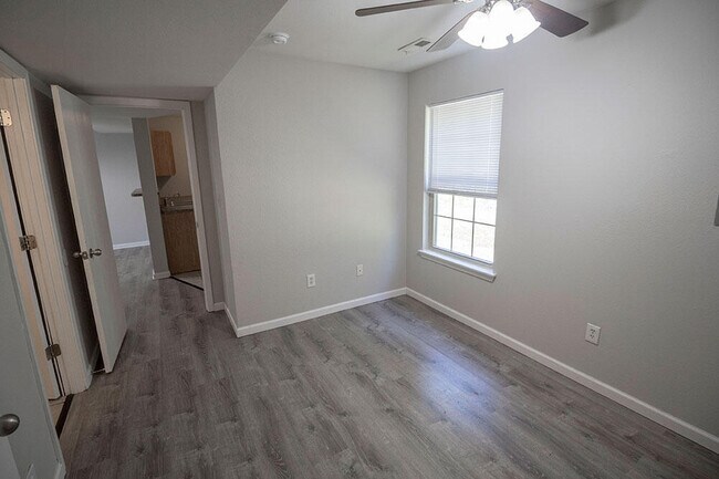 Building Photo - 1405 Greensboro Dr