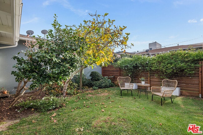 Building Photo - 852 11th St