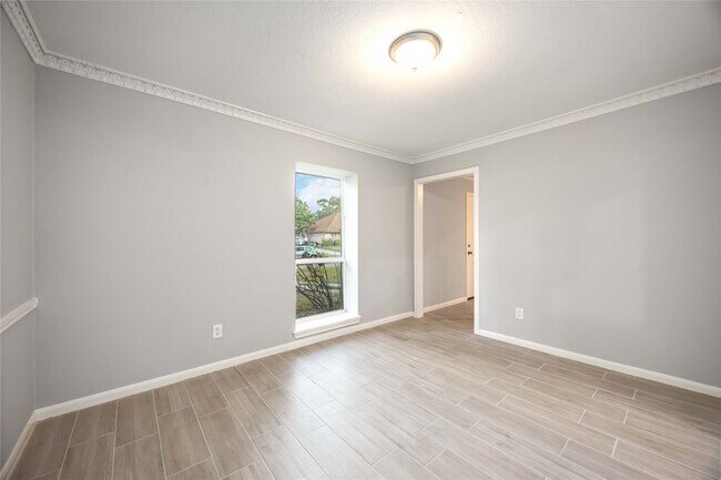 Building Photo - 3823 Fernglade Dr