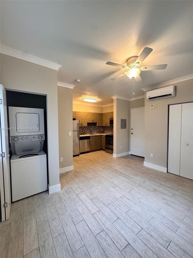 Building Photo - 115 Menores Ave
