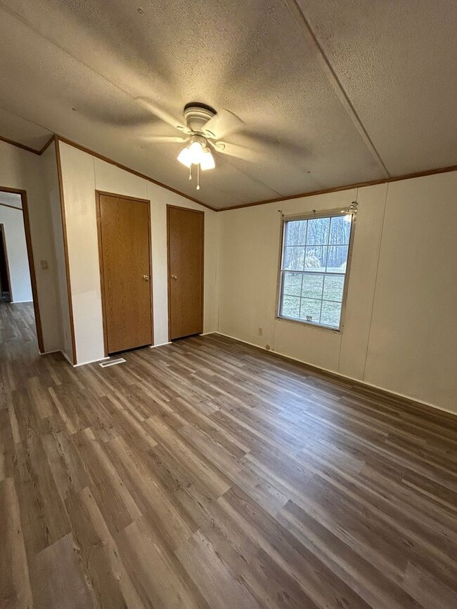 Building Photo - Coming Soon! 3 Bed 2 Bath Peaceful Country Home