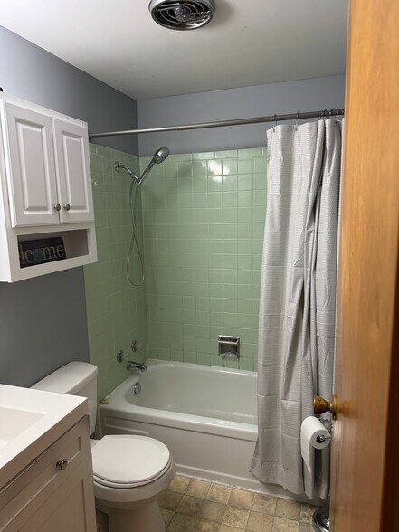 Building Photo - 1702 Rosemont Rd SW