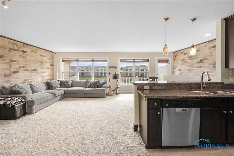 Building Photo - 4733 Lakeside Dr