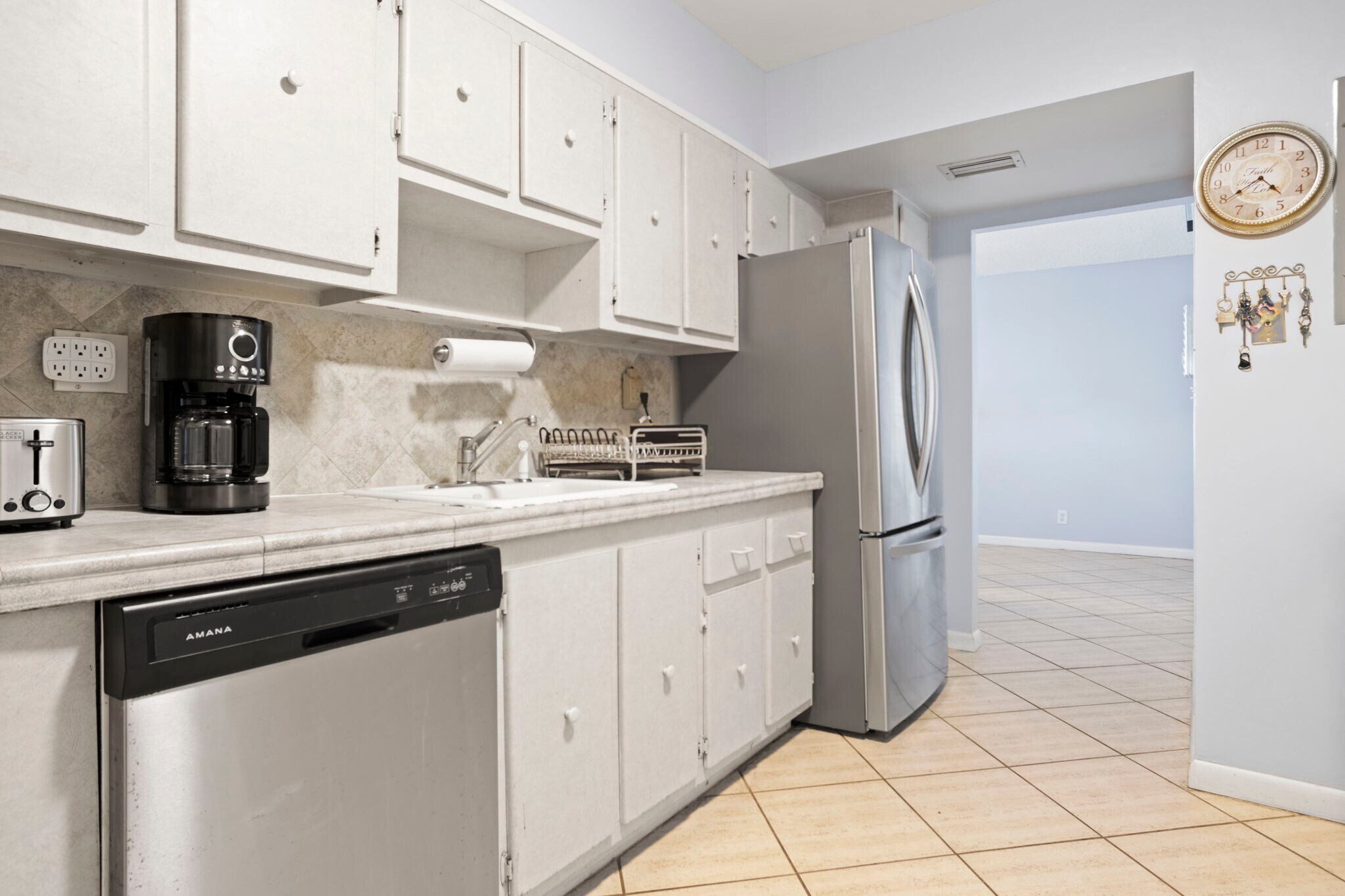 Building Photo - 3725 S Ocean Dr