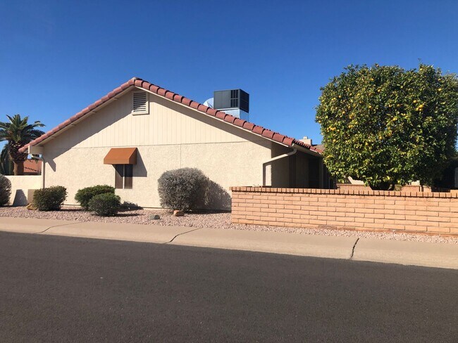 Building Photo - Welcome to this charming 2-bedroom, 2-bathroom home. Available April through October 2026!