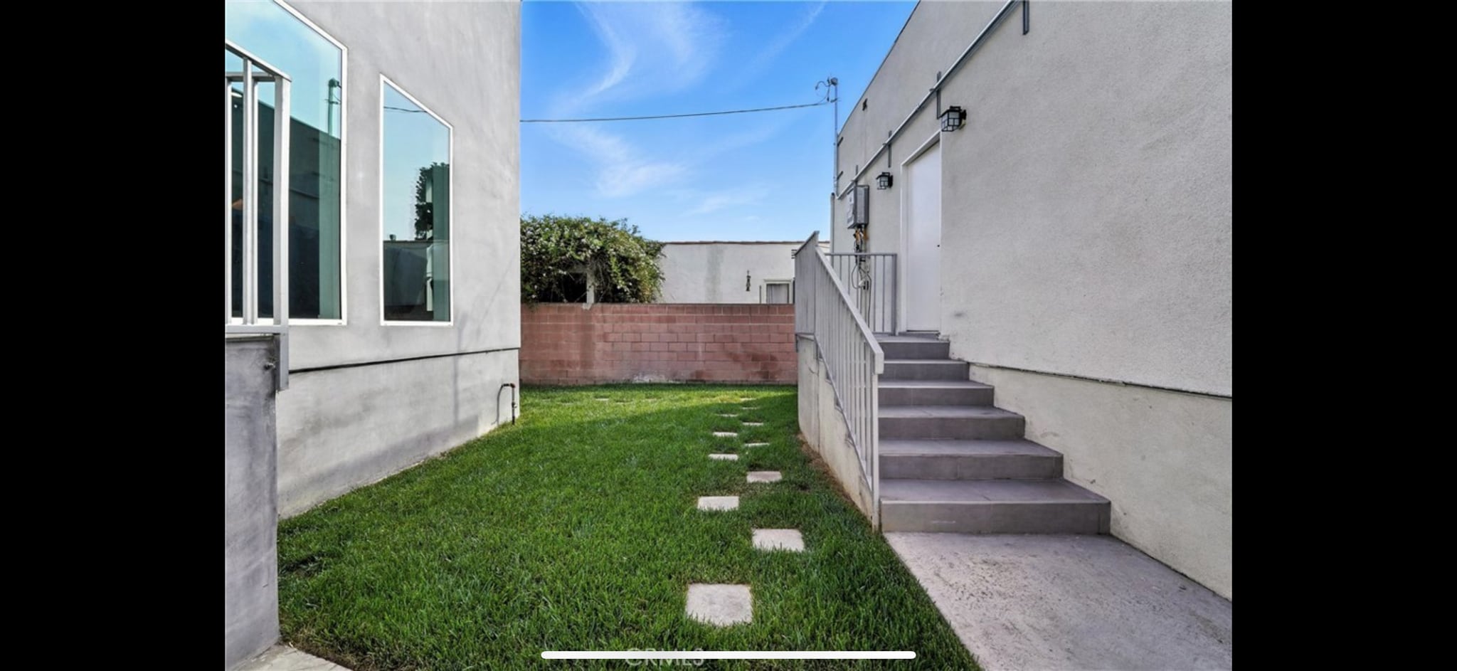 Building Photo - 3031 Vineyard Ave