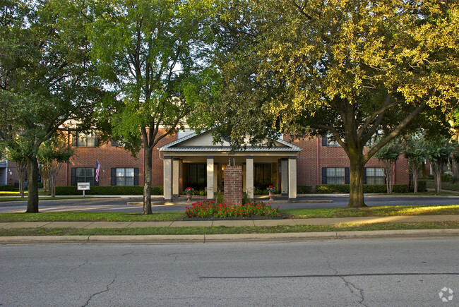 Building Photo - Parkwood Retirement Community