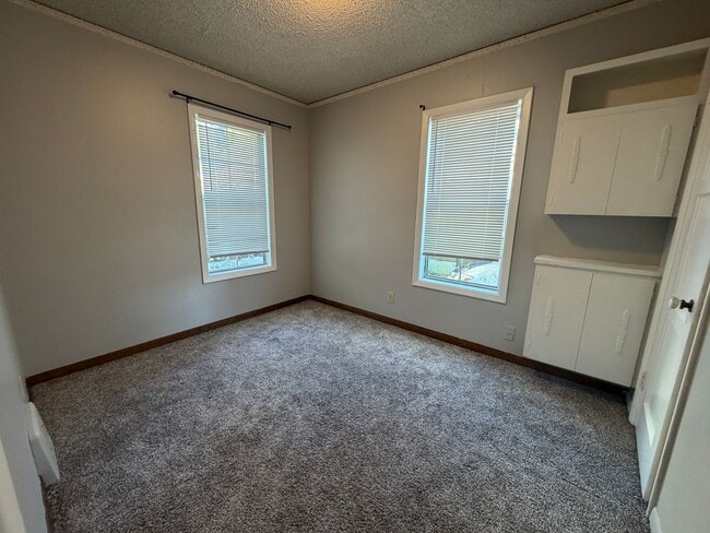 Building Photo - 1324 SW Levens St