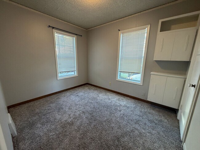 Building Photo - 2 Bedroom 2 Bath Single Family Home